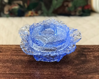 Bonbonnière ou sucrier en verre moulé bleu forme chou