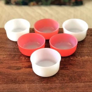 Set van 6 rood-witte opaalglazen ramekins