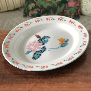 Très grand plat de service vintage de forme ovale en métal émaillé longueur 45 cm