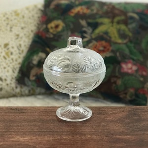 Sucrier bonbonnière sur pied en verre moulé incolore