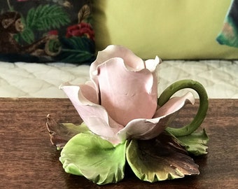 Bougeoir de table en porcelaine fine d'Italie Capodimonte représentant une rose