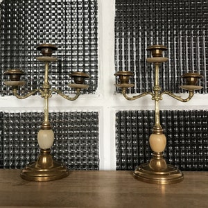 Paire de chandeliers à 3 branches en bronze doré, laiton et onyx Napoléon 3 - Hello Broc