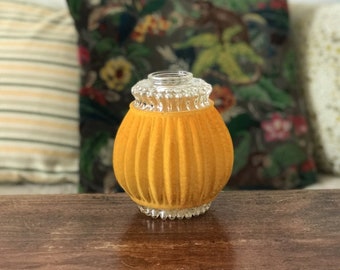 Abat jour en verre moulé entouré d'un velours plastifié jaune orange