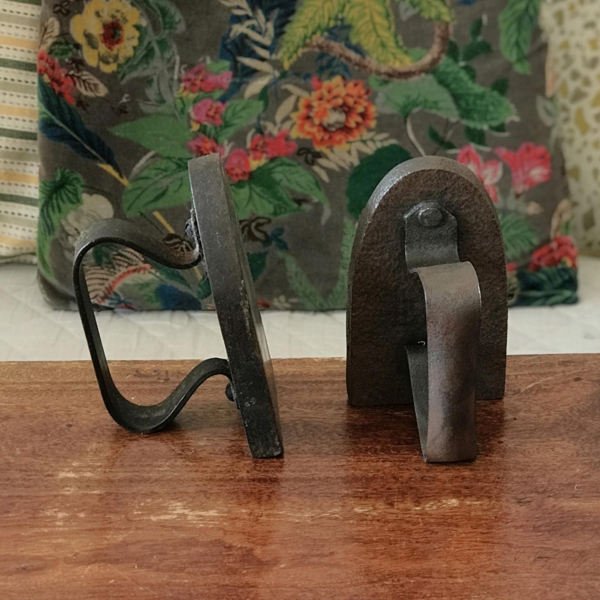 Fer à Repasser Vintage Maxwell - Tige En Bois, Marque D Anderson St Andrews
