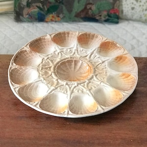Grote ronde serveerschaal van Sarreguemines-aardewerk voor oesters, zeevruchten en schaaldieren, diameter 37 cm