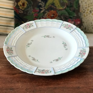 Round serving dish in Limoges porcelain Lanternier with flower and blue decor