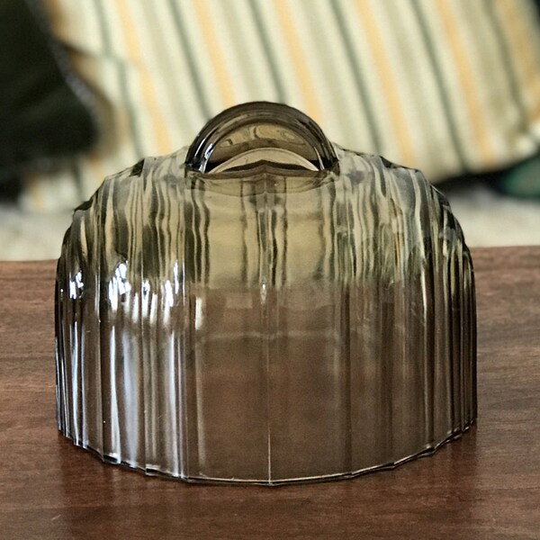 Cloche à fromage en verre moulé fumé gris