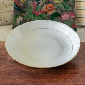 Round, hollow white presentation dish with gold edging, Porcelaine du Berry