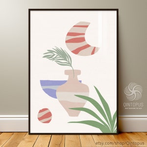 Könnte beinhalten: Abstrakter Kunstdruck mit einer rosa Vase mit weißen Streifen, einer grünen, belaubten Pflanze, einem rot-weiß gestreiften Halbmond und einem rot-weiß gestreiften Kreis. Der Hintergrund ist weiß.