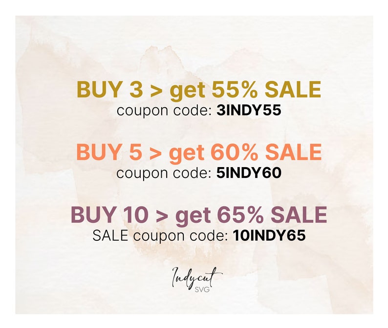 Pu&ograve; includere: Grafica promozionale con testo su sfondo acquerello. Il testo recita "ACQUISTA 3 > ottieni il 55% di SCONTO" con il codice coupon "3INDY55", "ACQUISTA 5 > ottieni il 60% di SCONTO" con il codice coupon "5INDY60" e "ACQUISTA 10 > ottieni il 65% di SCONTO" con il codice coupon "10INDY65". Il logo "Indycut SVG" &egrave; in basso.
