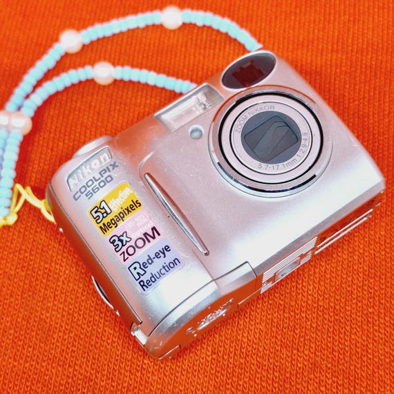 Nikon Coolpix 5600 5.1 Megapixel 3X Zoom Vintage Camera Nikon Coolpix 5600 5.1 Megapixel 3X Zoom Vintage Camera