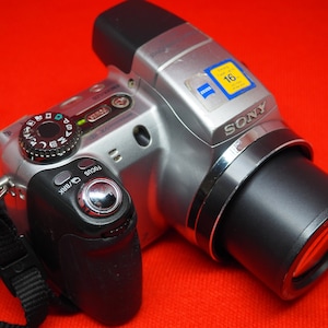 Sony Cybershot DSC-H5 7.2MP Digital Camera with 12x Optical Image Stabilization Zoom