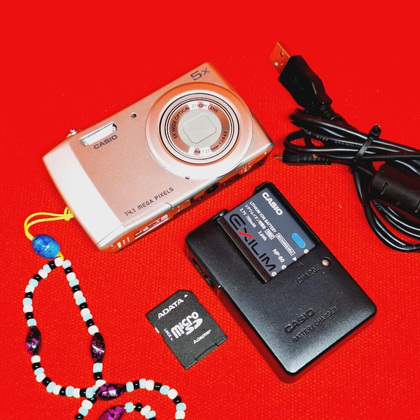 Casio QV-R70 14.1 MP 5X Zooom Diggital Camera