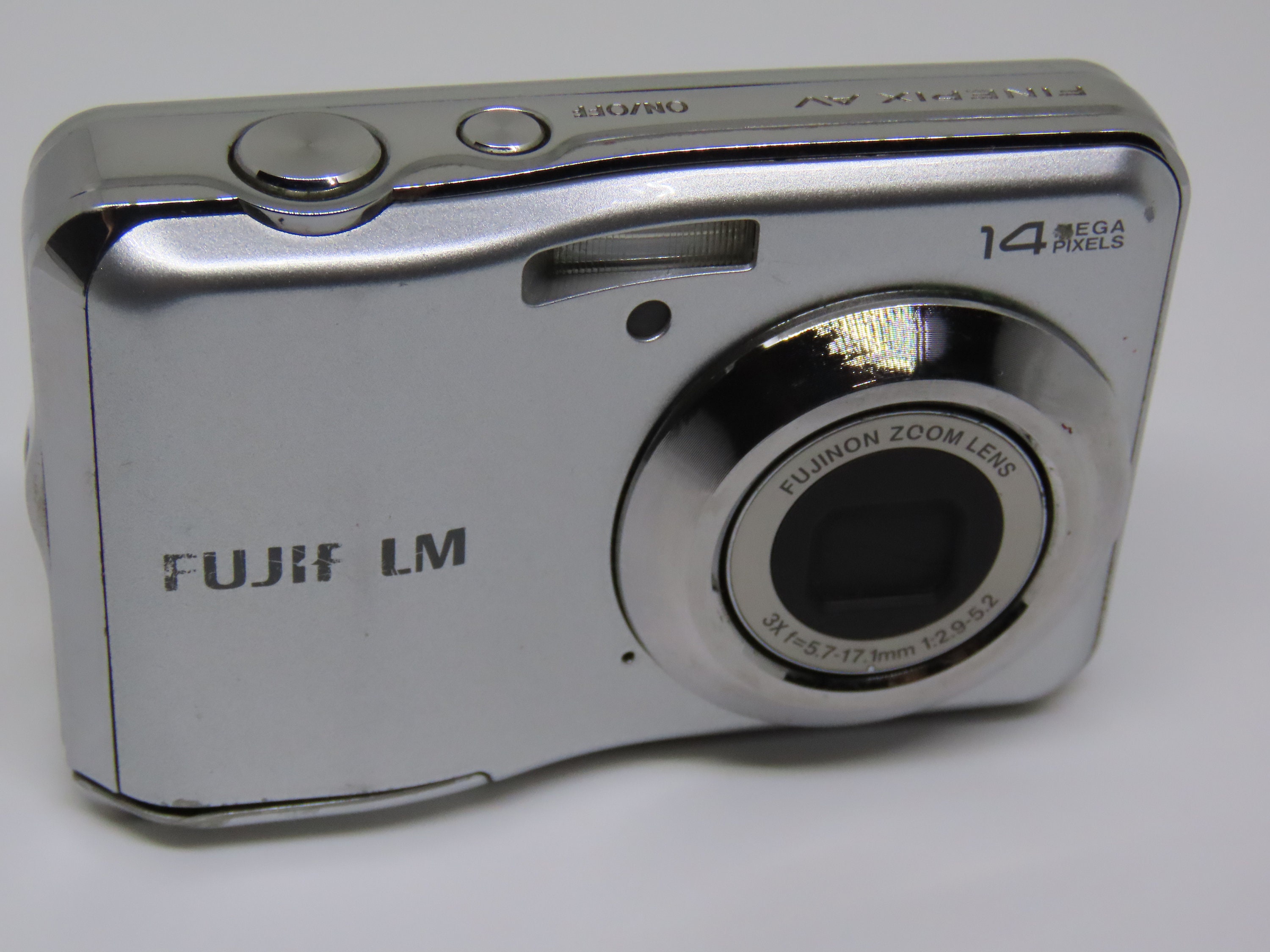 富士フィルム　デジカメ　AV150 FinePix 14Mega pixels Fujifilm FinePix A Series AV150 14.0MP Digital Camera