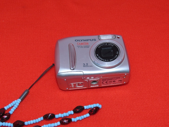 Olympus Camedia C-370 Zoom 3.2MP Compact Digital Camera Olympus Camedia C-370 Zoom 3.2MP Compact Digital Camera