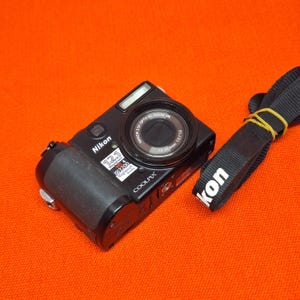 Nikon Coolpix P5100 12.1MP 3,5x Zoom Digital Vintage Camera