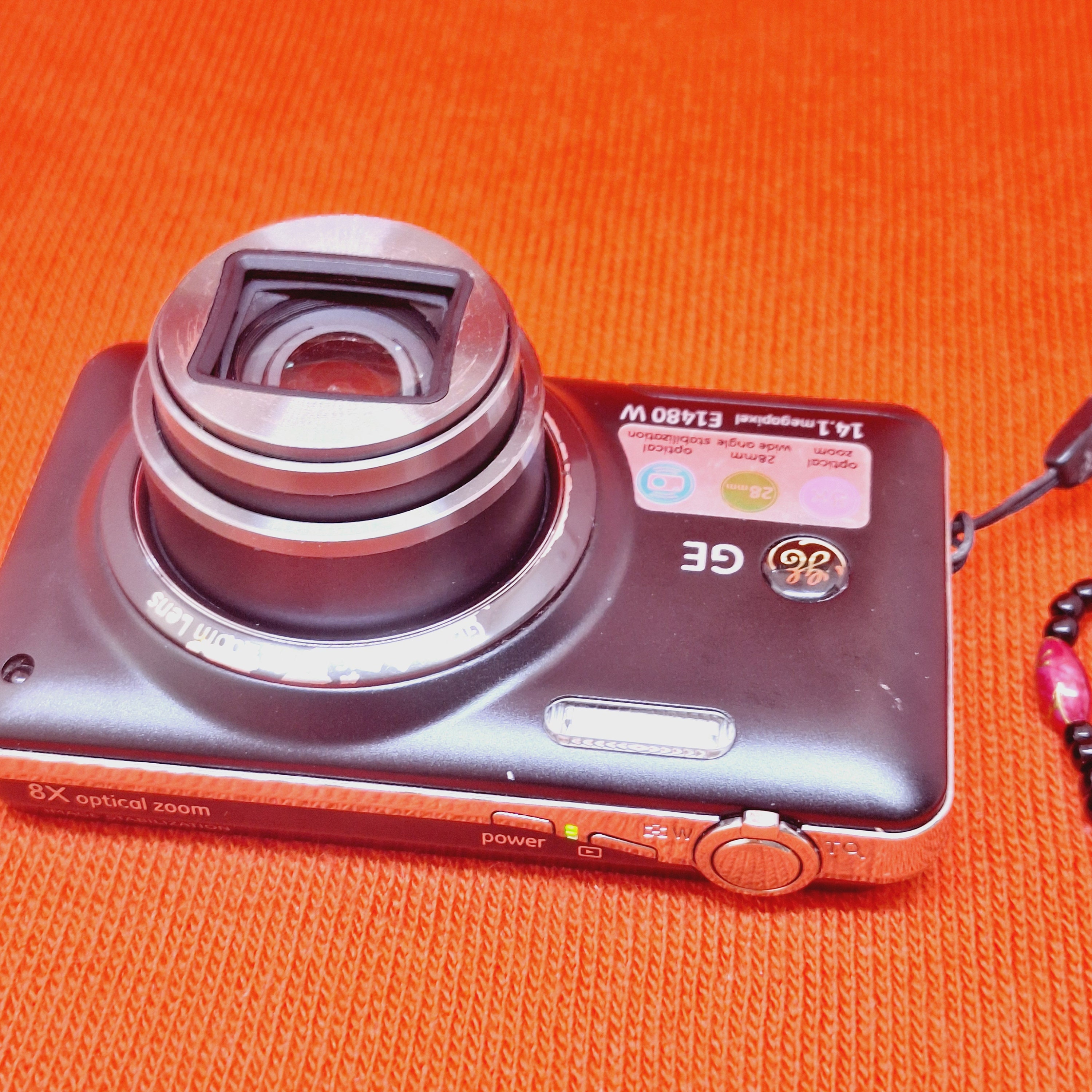 GE E1480W 14 MP Digital Camera With 8X Digital Zoom and 3.0