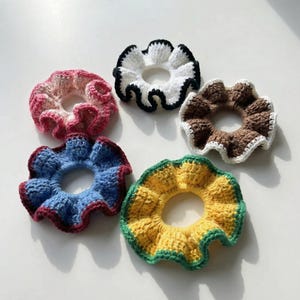 Crochet Ruffle Scrunchie Pattern, Easy Beginner Hair Accessory (PDF Pattern)