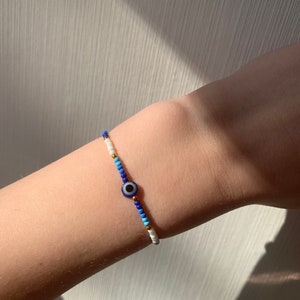 Evil eye stretchy beaded bracelet / gift for her / summer bracelet / beaded bracelet