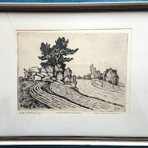 Może przedstawiać: Czarno-biały wydruk krajobrazu z drzewem, skałami i polem. Druk nosi tytuł "Waldlandschaft" i jest podpisany przez "Mary Steinfurth".