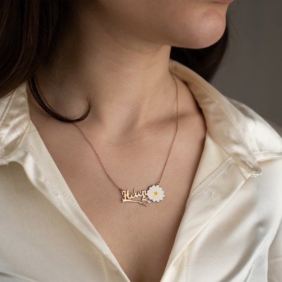 Daisy name best sale necklace