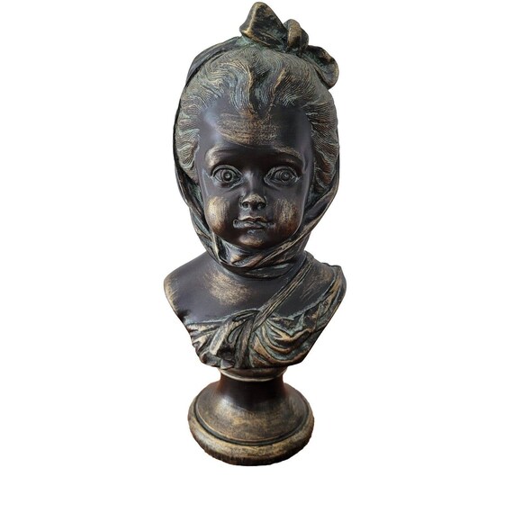 Buste Original En Plâtre D'une Jeune Fille Sur Socle – Sculpture (31-50 Cm)