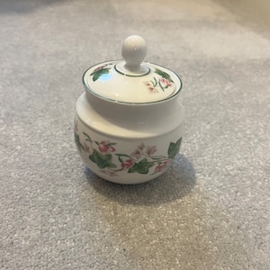 Royal Doulton Tiverton Expressions Sugar Bowl Lidded