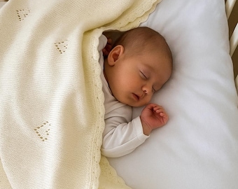 Organic Cotton Knit Baby Blanket: Cream Heart Design, Scalloped Edge