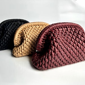 Pochette en similicuir au crochet, pochette de soirée noire faite main, sac à main bordeaux tendance, cadeau de fête des mères pour maman