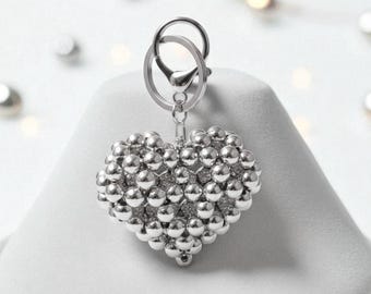 Breloque coeur en perles argentées, breloque de sac et porte-clés faits main, accessoire coeur en perles pour sacs
