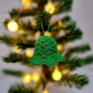 かぎ針編みのベル飾りパターン クリスマスツリーの飾り DIY 手作りホリデーデコレーションのチュートリアル