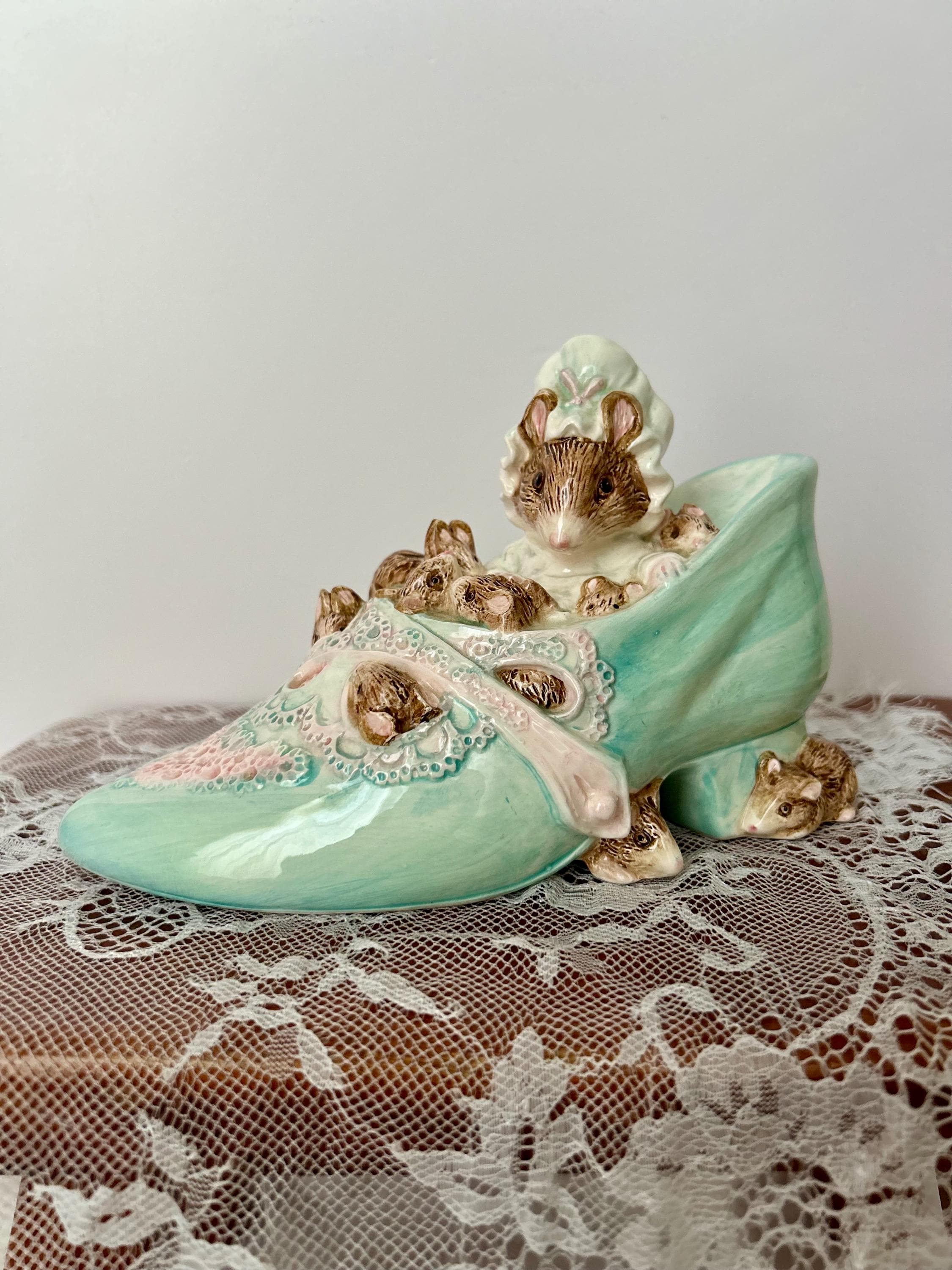 Beatrix Potter “little Old Woman Who Lived in A Shoe” Music Box - Etsy