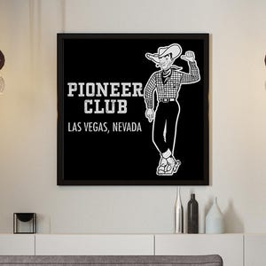 Vintage Vegas Vic Pioneer Club-kunstafdruk | Retro digitale muurkunst | Iconische casinocowboy-poster | Las Vegas-decor