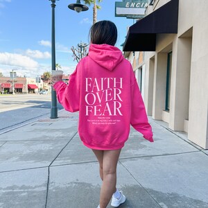 Faith Over Fear Christian Sweatshirt Jesus Hoodie Trendy Hoodie Bible Verse Shirt Aesthetic Hoodie afbeelding 8