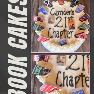 Peut inclure: Un g&acirc;teau &agrave; deux niveaux avec un gla&ccedil;age blanc, d&eacute;cor&eacute; de couvertures de livres miniatures et du texte "Camden's 21st Chapter" en gla&ccedil;age noir. Le g&acirc;teau est orn&eacute; de divers titres de livres, dont "Harry Potter" et "1984". Le texte "BOOK CAKES" est sur le c&ocirc;t&eacute; gauche.
