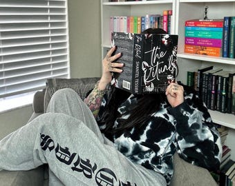 CON LICENCIA OFICIAL, SEÑORES, Ritual, Pecador, Sacrificio, Shantel Tessier, Lectora de Romance Oscuro, Pantalones Deportivos
