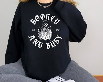 Booked and Busy スウェットシャツ：Booktok Reader Gildan クルーネック