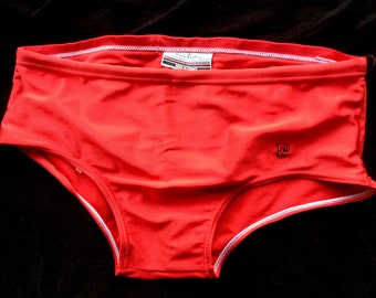 Costume da bagno rosso Pierre Cardin linea sportiva da uomo - Prodotto in Francia, eleganza e stile vintage retrò 1970 - Condizioni di usura corrette