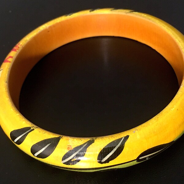 Vintage 1980 Hand-Painted Wooden Bangle Yellow, Red, Green, Black handmade artisanal/ Bracelet en Bois Peint à la Main Jaune Vert Rouge Noir