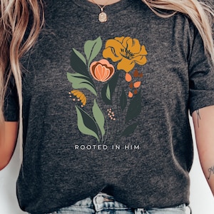 Herbst Boho Floral Frauen christliches T-Shirt Bibel Vers Tee, große Schrift Floral minimalistisches Shirt, verwurzelt in ihm Jersey Kurzarm Tee