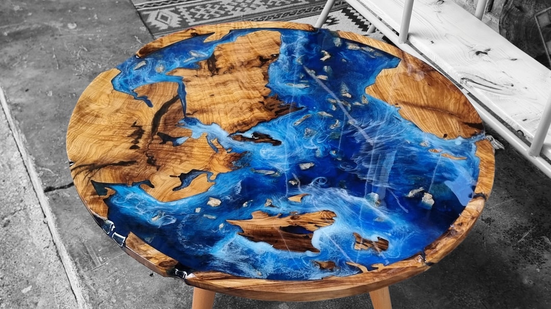 RESIN COFFEE TABLE, Round Coffee Table, Handcrafted Accent Epoxy Resin ...