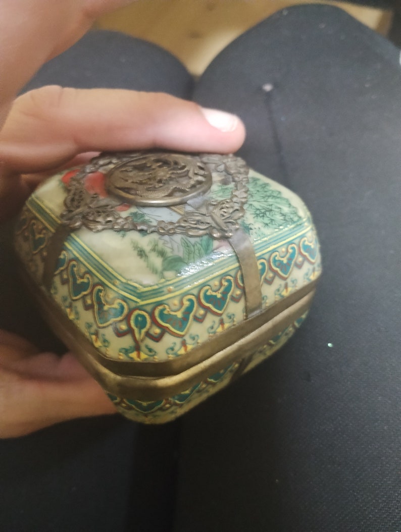 Chinese old jewelry box or box image 3