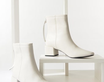 Unique Vintage White Leatherette Mod Sinatra Bootie