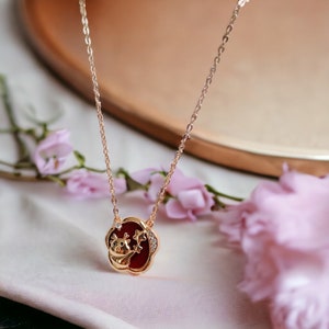 Year of The Dragon Rose Gold Necklace 2024 Lunar New Year Zodiac Crystal Pendant Cute Chinese New Year Gift