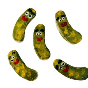 Emotional Support Pickle Versandfertig von ek designs studio shop Pickle / Ek Pottery Shop