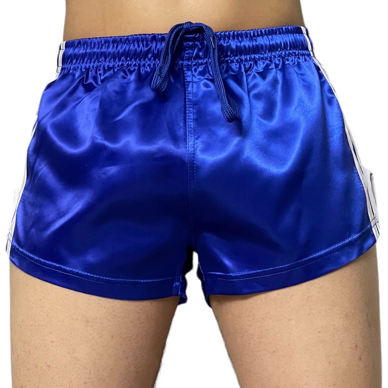 Sporty Chic: Shiny Nylon Activewear Shorts Sprinter, Satin & Retro Styles Bild 4