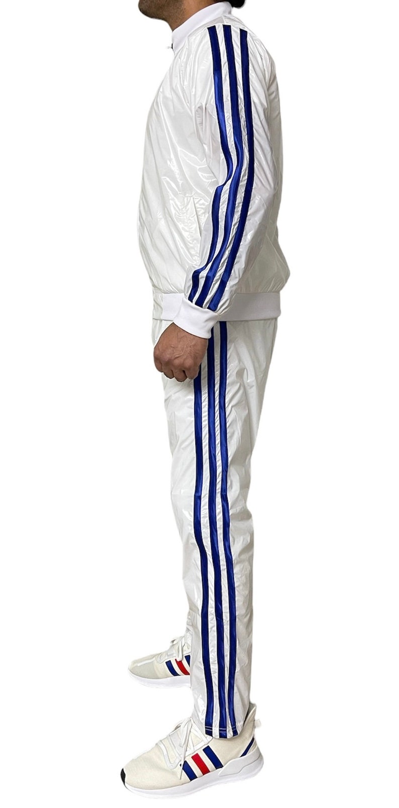 Abbigliamento sportivo abbagliante: scatena il tuo splendore con la tuta da jogging in nylon PU trasparente per eccellenza in bianco/blu immagine 5