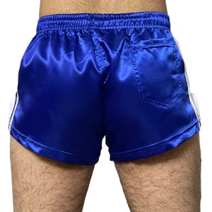 Sporty Chic: Shiny Nylon Activewear Shorts Sprinter, Satin & Retro Styles Bild 6