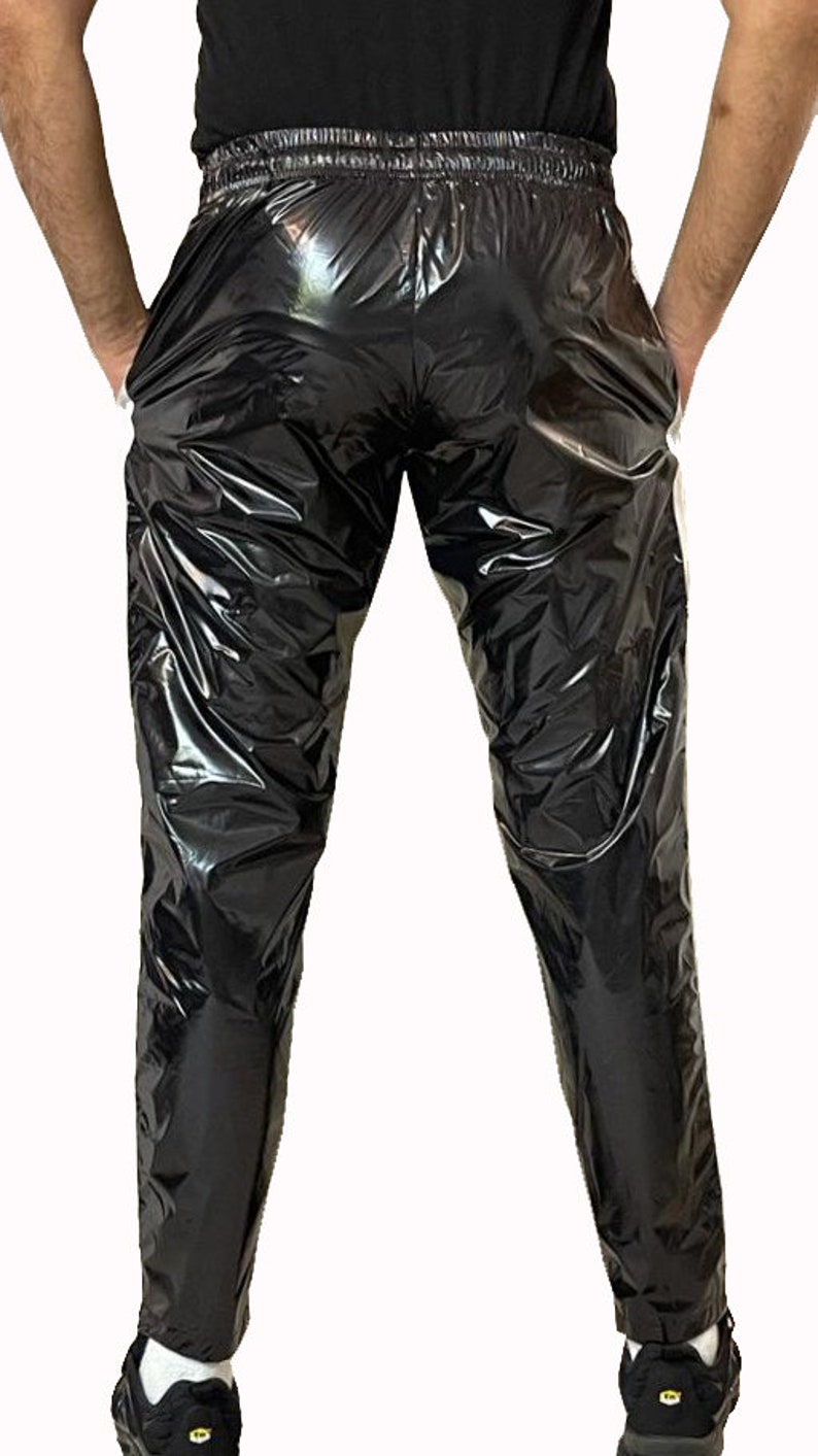 Libérez votre style actif avec notre pantalon de jogging sport en nylon PU bleu marine brillant. image 4