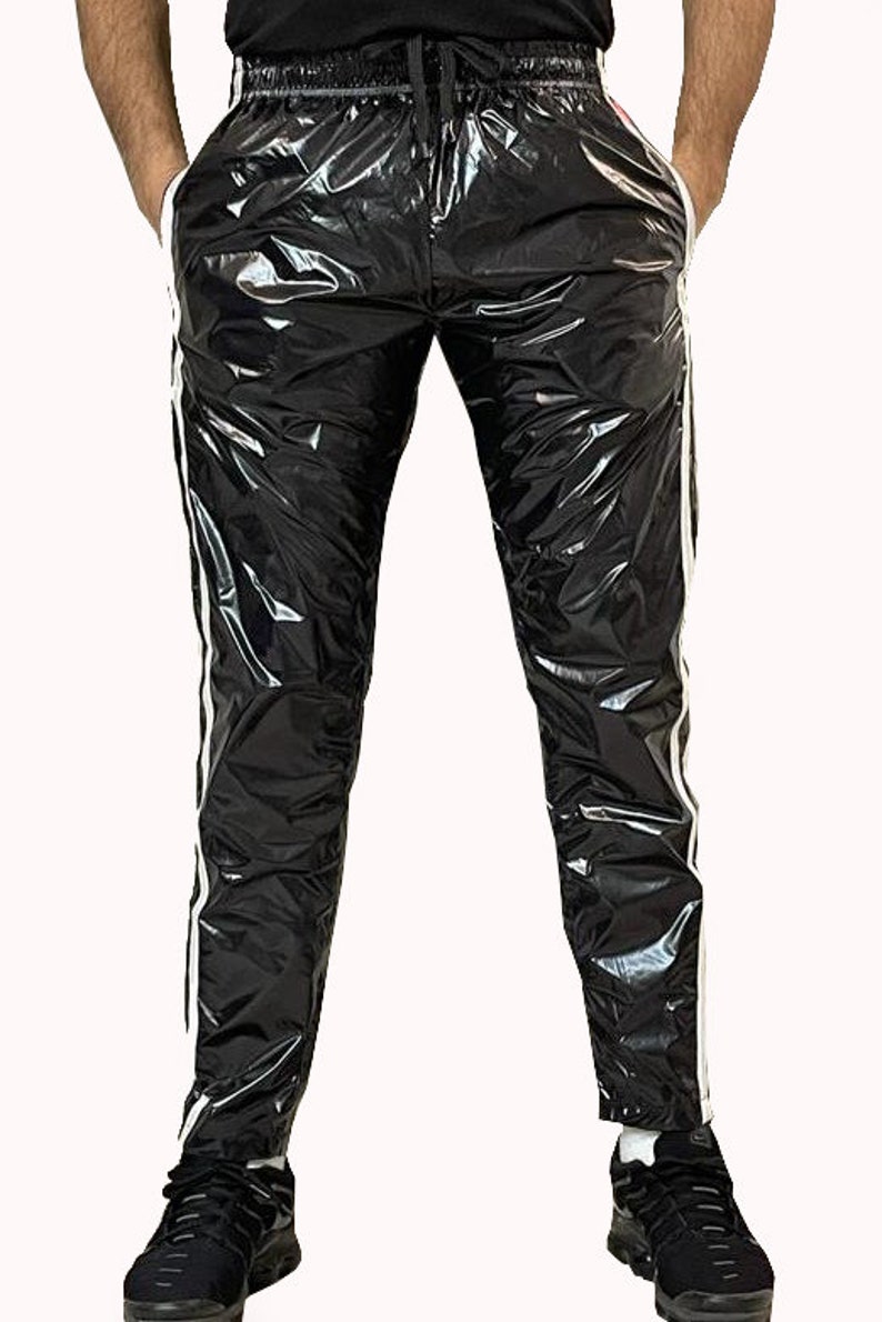 Libérez votre style actif avec notre pantalon de jogging sport en nylon PU bleu marine brillant. image 2